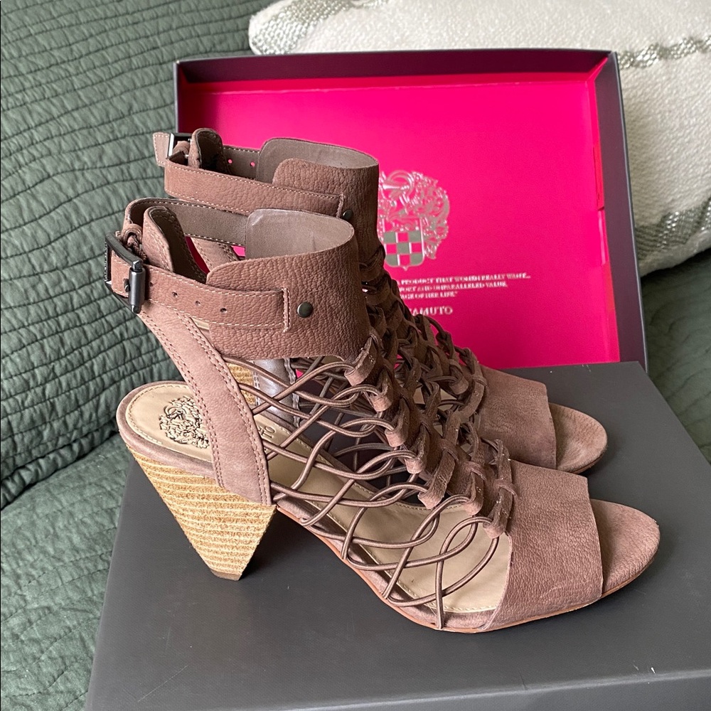 “Vince Camuto” Smoke Taupe Leather Sandals (8)